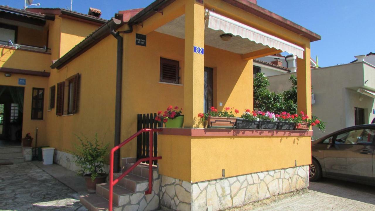 Apartmani Petunia Fažana Exterior foto