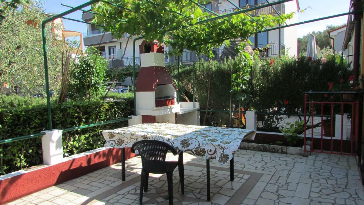 Apartmani Petunia Fažana Exterior foto