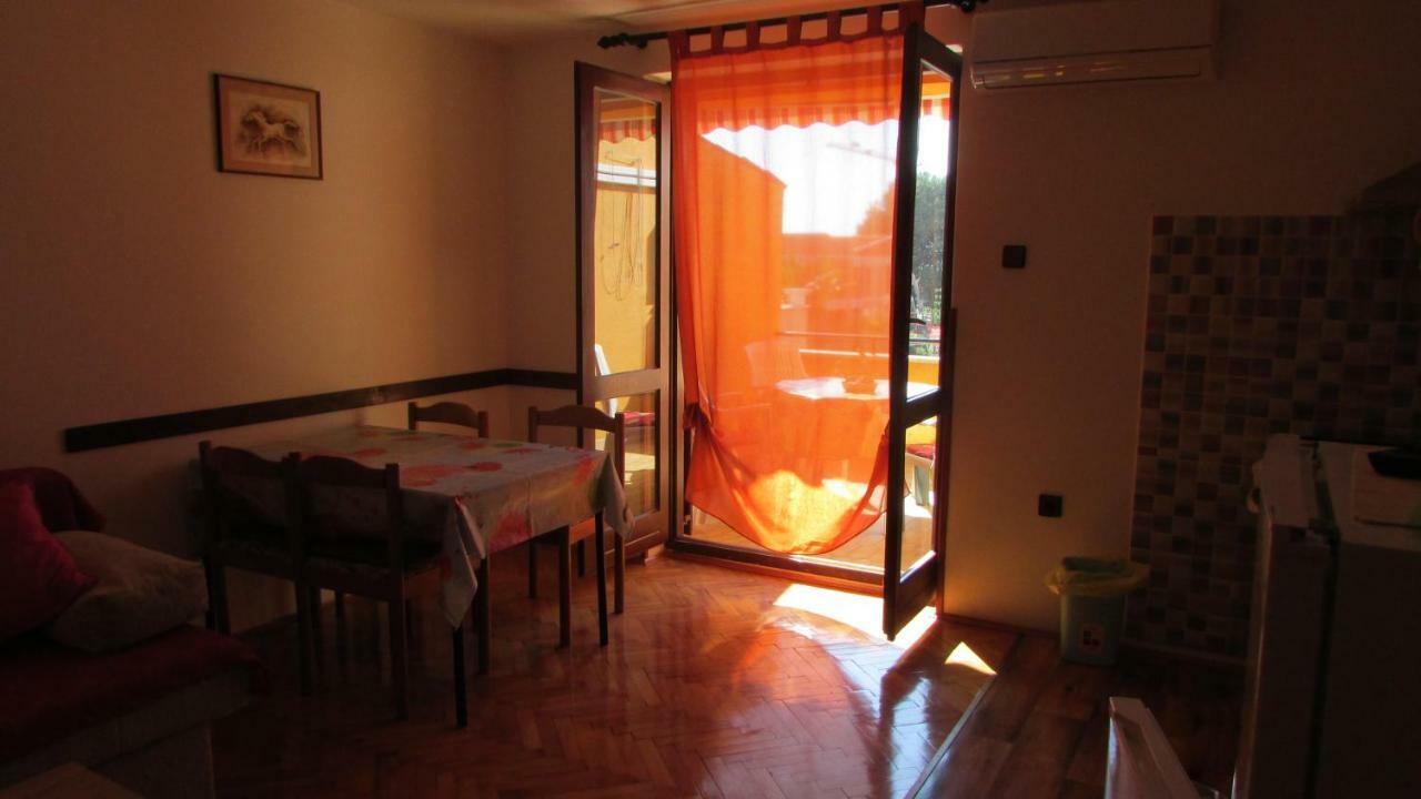 Apartmani Petunia Fažana Exterior foto