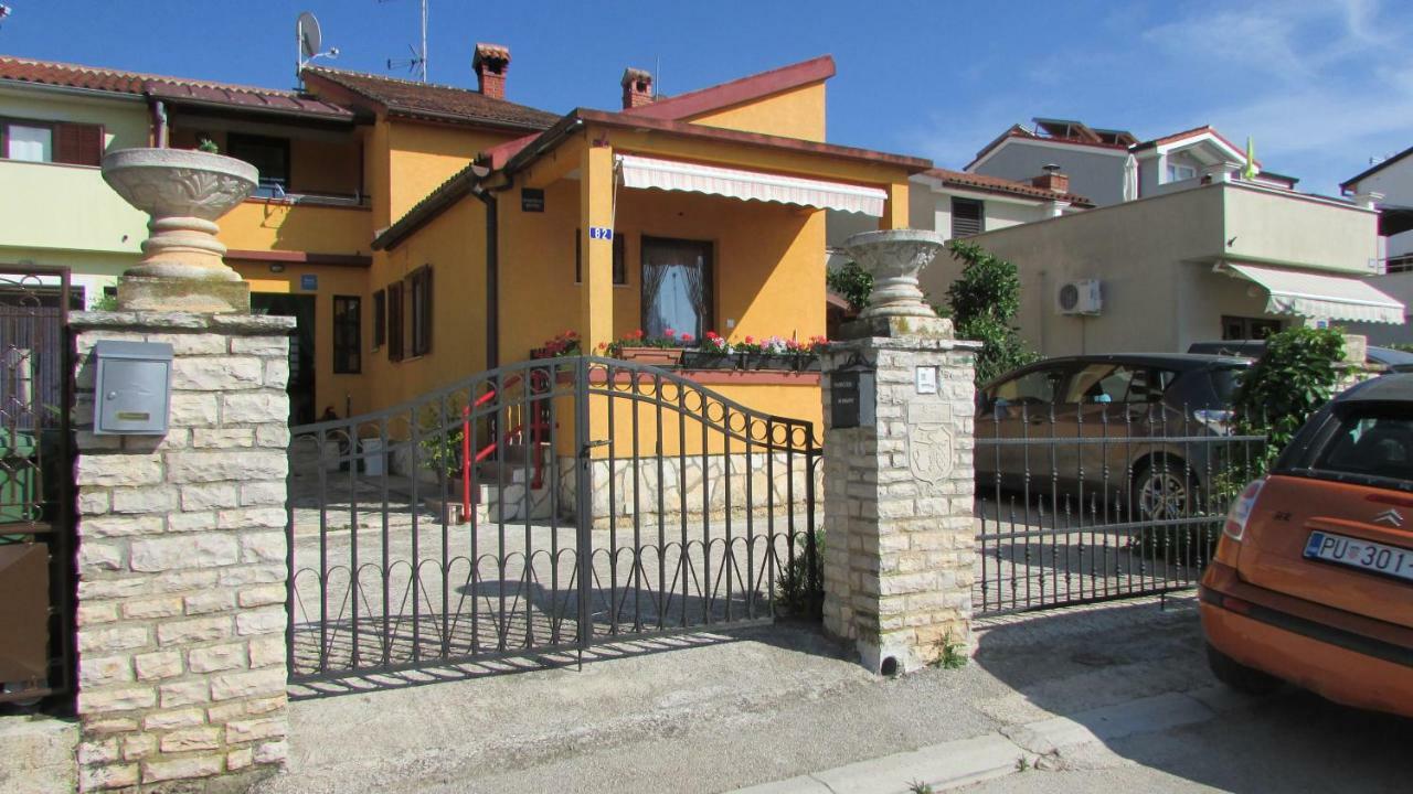 Apartmani Petunia Fažana Exterior foto