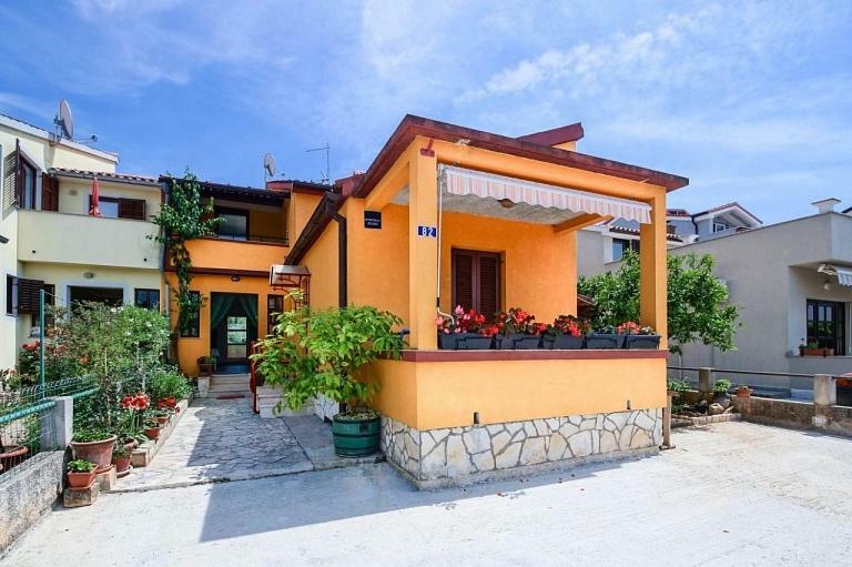 Apartmani Petunia Fažana Exterior foto