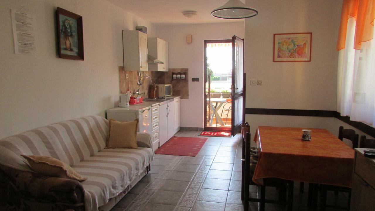 Apartmani Petunia Fažana Exterior foto
