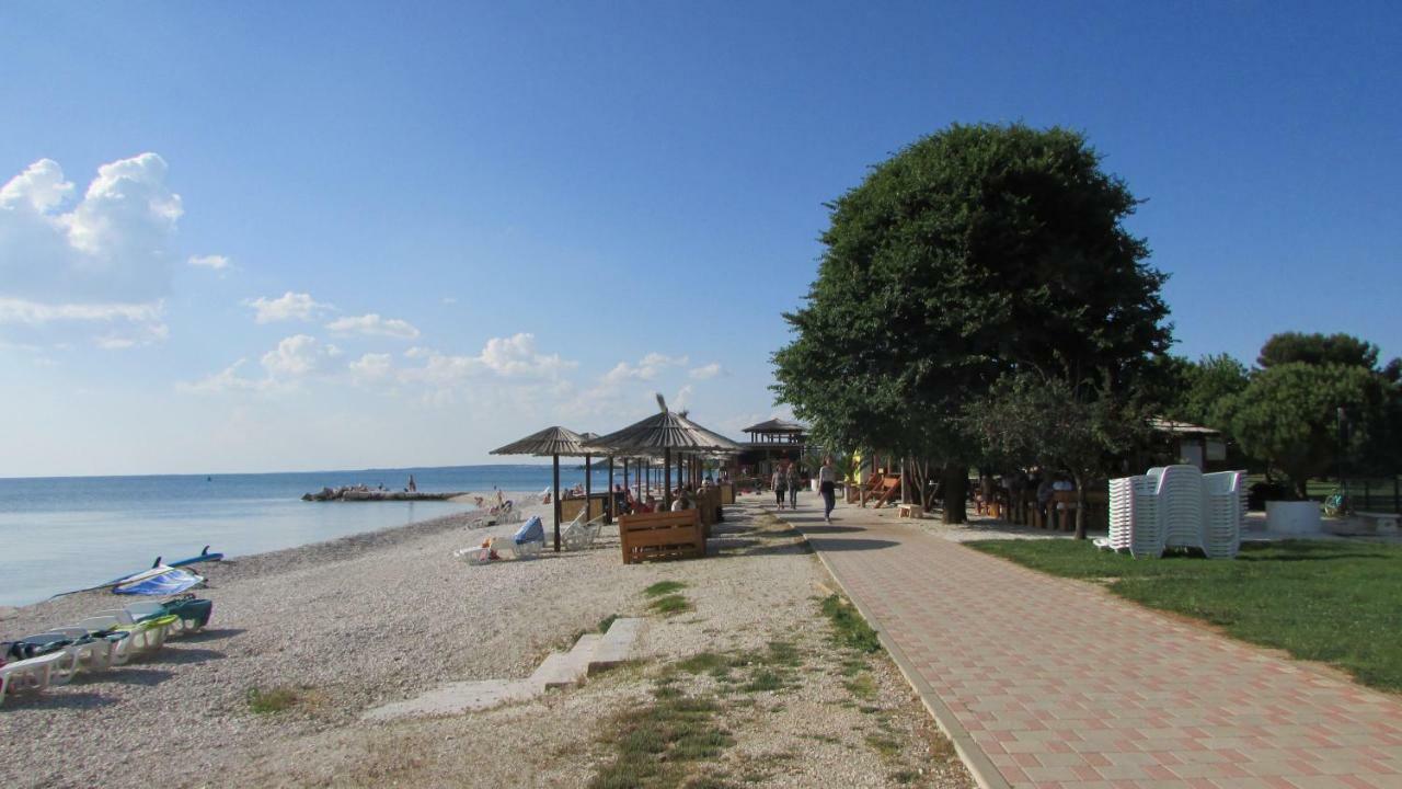 Apartmani Petunia Fažana Exterior foto