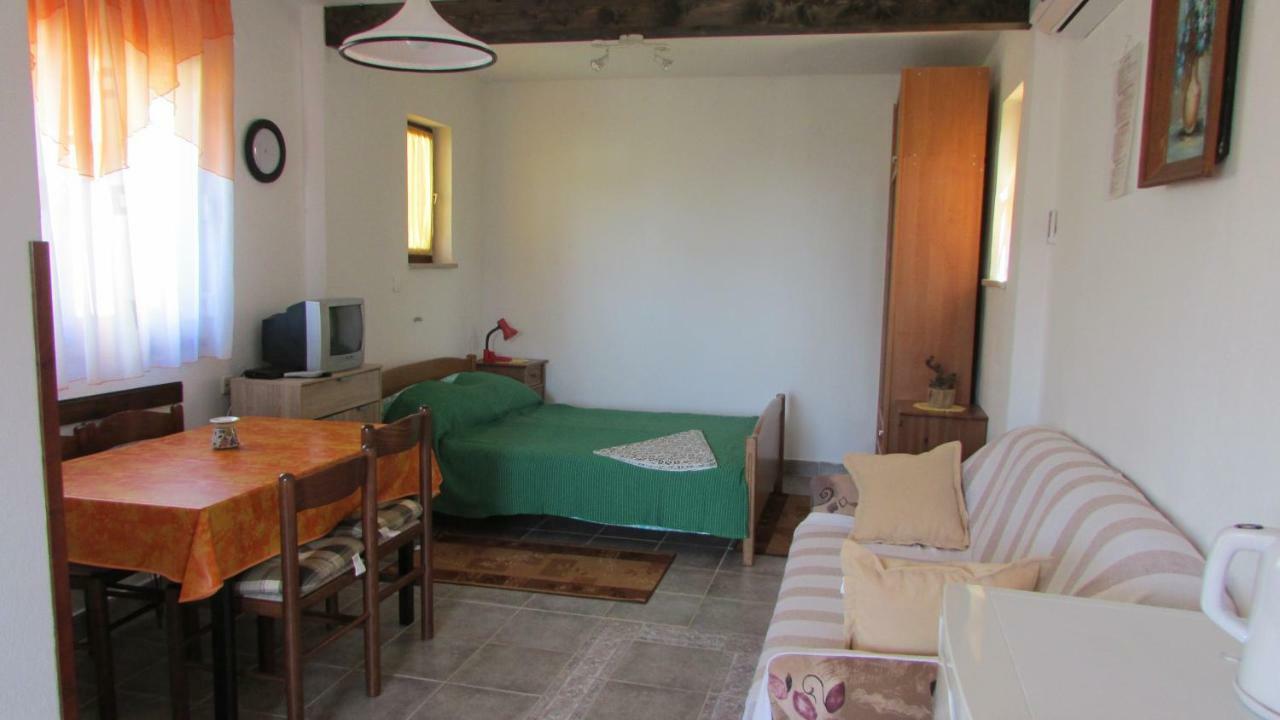 Apartmani Petunia Fažana Exterior foto
